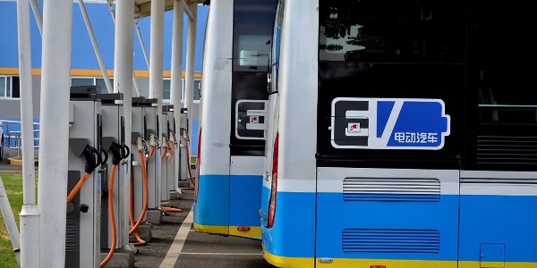 六部門(mén):加快發(fā)展電動(dòng)乘用車(chē) 穩(wěn)步推進(jìn)公交車(chē)電動(dòng)化替代
