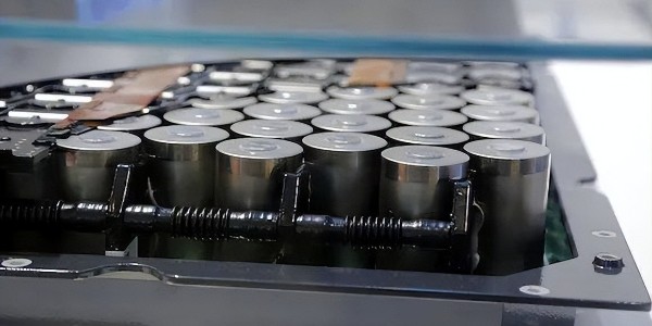億緯鋰能第33工廠正式投產(chǎn)，首顆圓柱電池下線